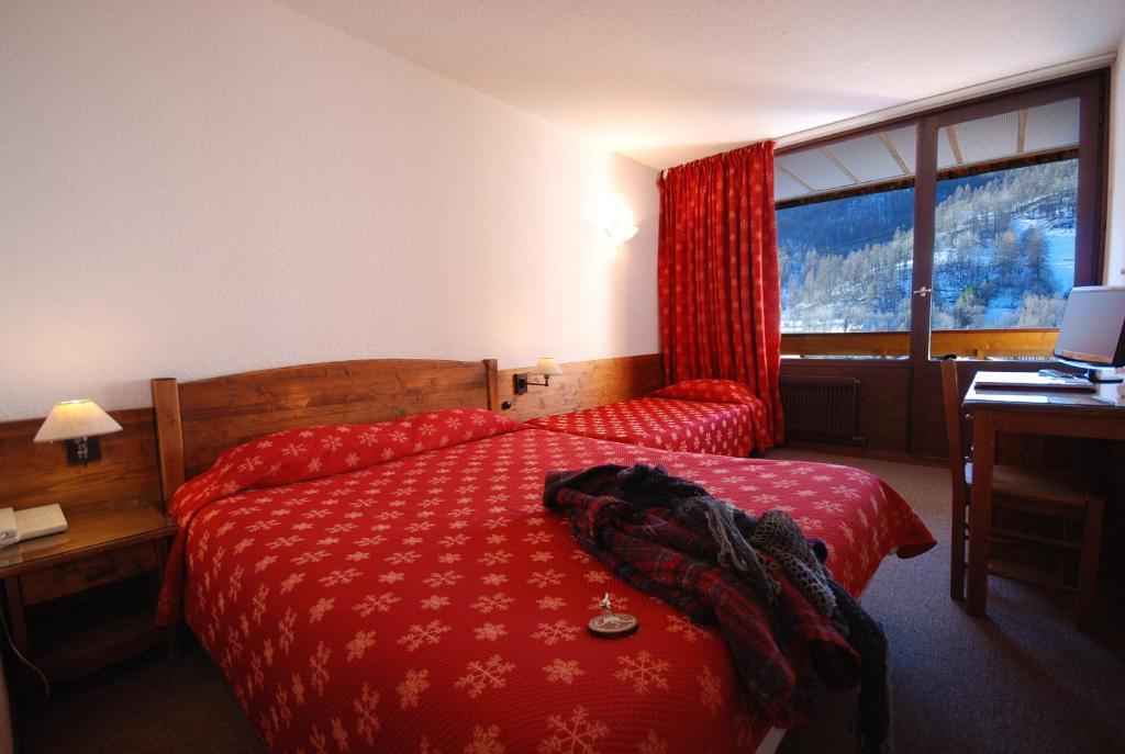 Hotel Plein Sud Et Piscine *** Saint-Chaffrey Room photo